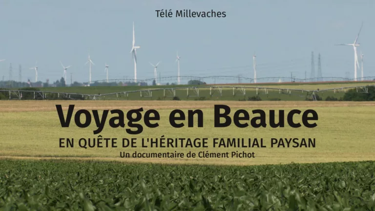 Une vaste plaine agricole. Au loin dans l'air vibrant de chaleur, des systèmes d'irrigation, des éoliennes et des pylônes. En surimpression&nbsp;: Télé Millevaches, Voyage en Beauce, En quête de l'héritage familial paysan, un documentaire de Clément Pichot.